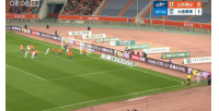 英博2-0泰山！斯坦丘助攻马莱莱双响，王大雷出击被黄政宇阻挡