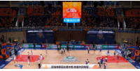 终于回来了！新疆vs上海比赛中断1小时10分后 双方球员开始热身